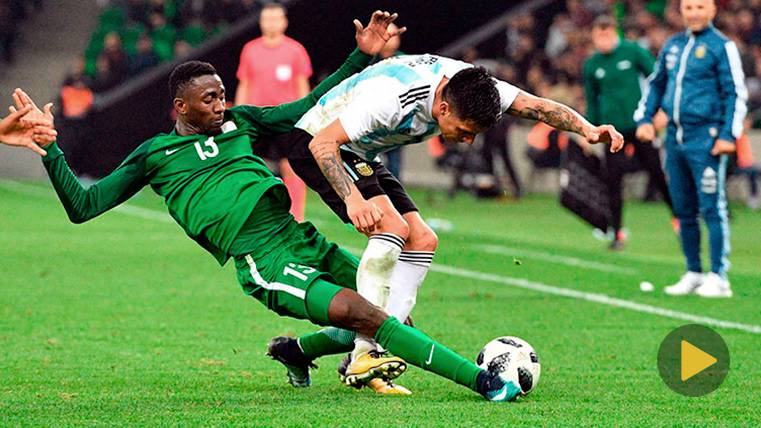 Ndidi y Enzo Pérez luchan por un balón en el amistoso entre Argentina y Nigeria