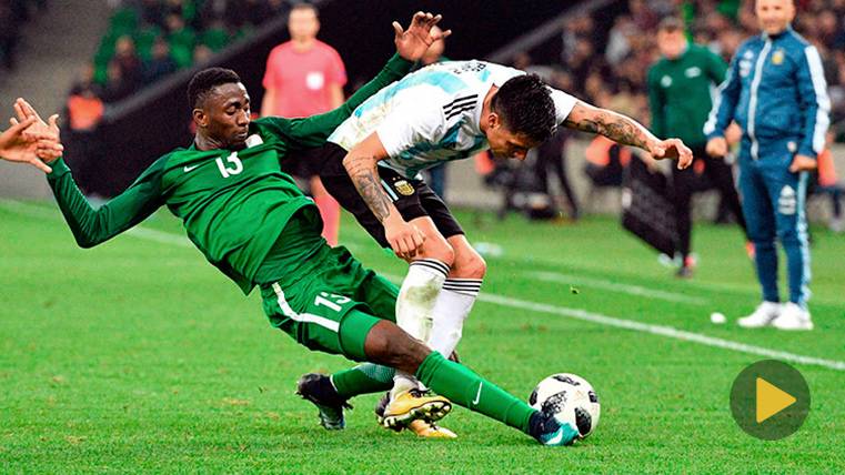 Ndidi And Enzo Pérez struggle by a balloon in the friendly between Argentina and Nigeria