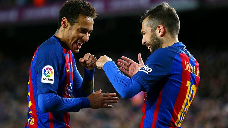Neymar y Jordi Alba celebran un gol del FC Barcelona
