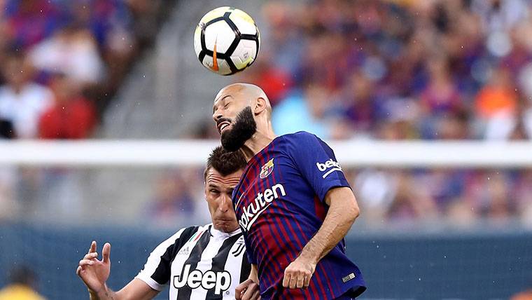 Mascherano, durante un partido contra la Juventus de Turín