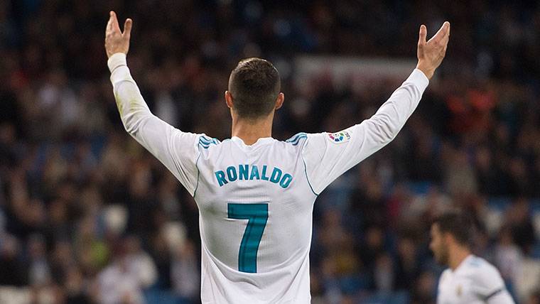 Cristiano Ronaldo, protestando una acción con el Real Madrid