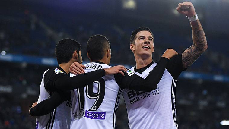 The players of Valencia celebrate one of the goals to the Espanyol