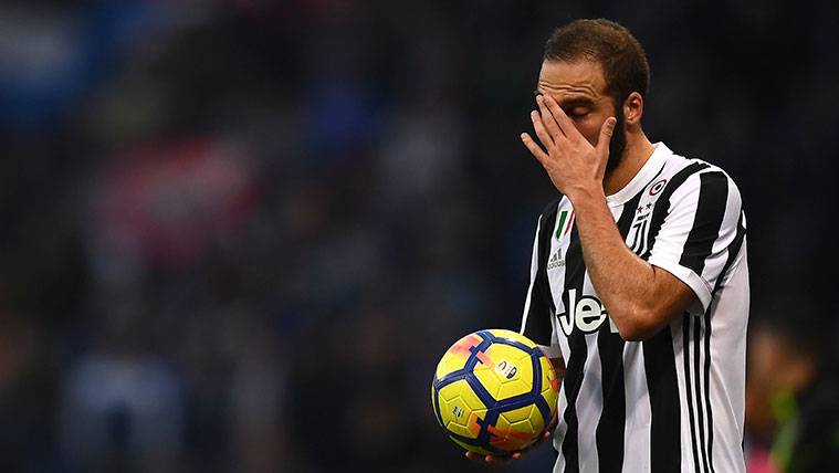 Gonzalo Higuaín se lamenta tras una acción del Sampdoria-Juventus