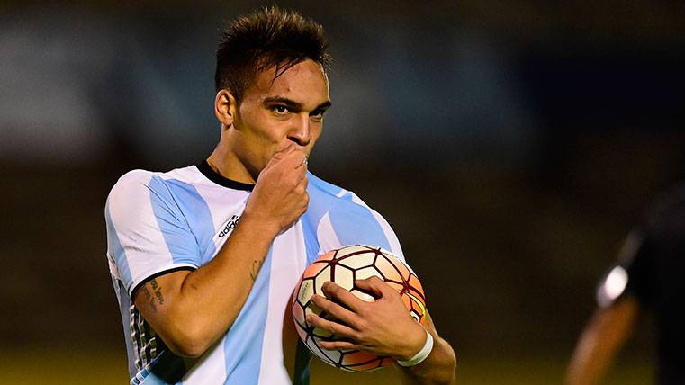 Lautaro Martínez celebrating a goal