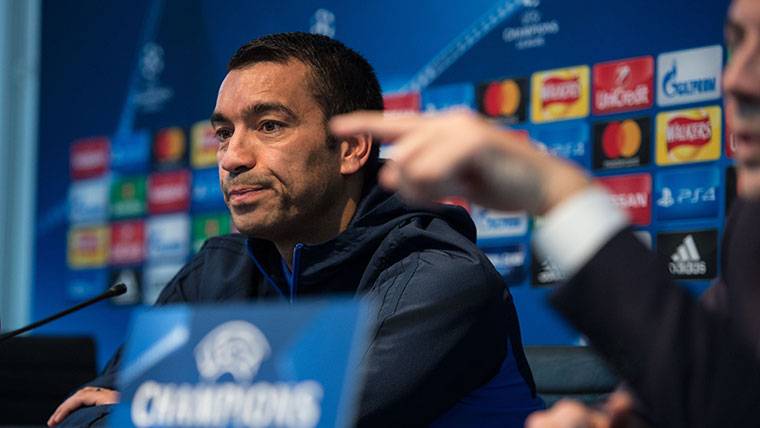 Giovanni Go Bronckhorst, in press conference of Champions League