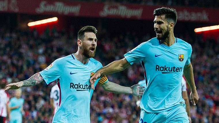 André Gomes, celebrating a marked goal with the FC Barcelona