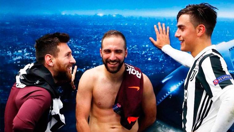 Leo Messi, beside Gonzalo Higuaín and Paulo Dybala after a party of Champions