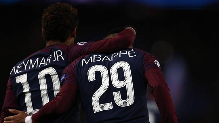 Neymar And Mbappé, celebrating a goal