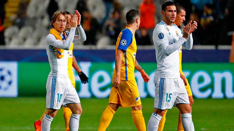 El Real Madrid, celebrando la goleada frente al Apoel Nicosia