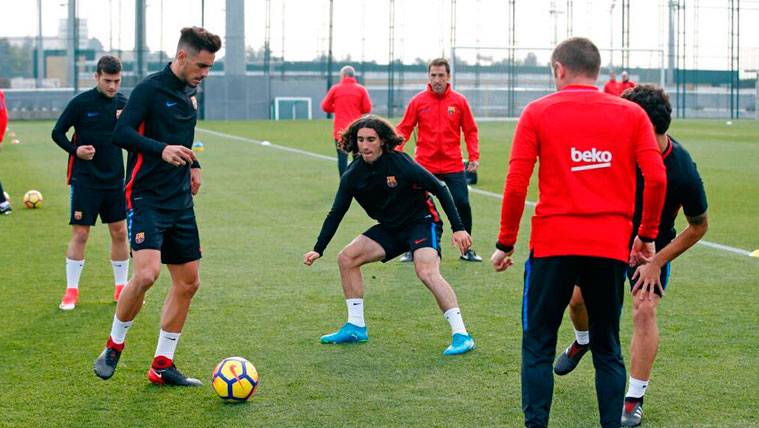 David Costas y algunos canteranos en un entrenamiento del FC Barcelona
