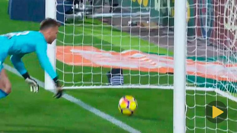 El gol de Messi entró medio metro en la portería de Neto