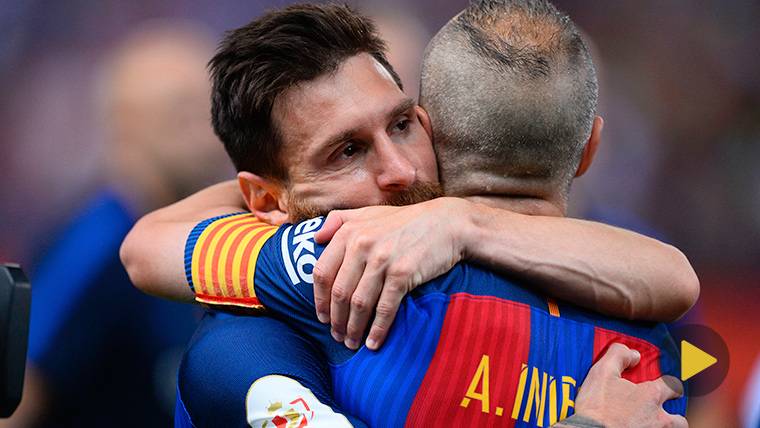 Leo Messi and Andrés Iniesta, embracing in an image of archive