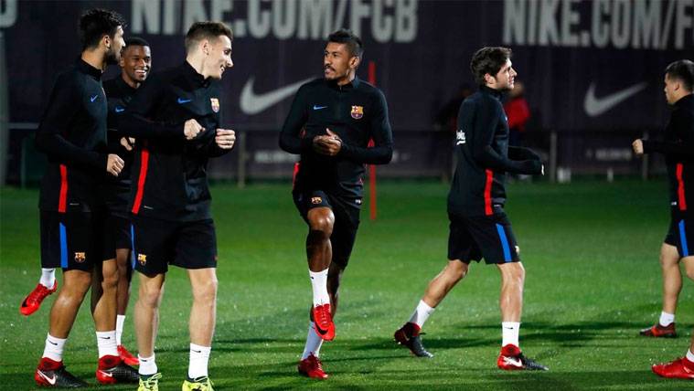 Los jugadores del Barça en una sesión de entrenamiento