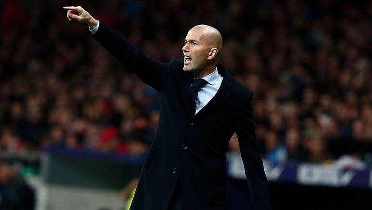 Zinedine Zidane en un partido del Real Madrid