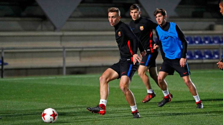Oriol Busquets en un entrenamiento con el primer equipo del FC Barcelona