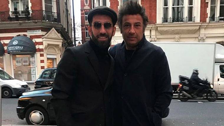 Burn Turan and his agent, in a street of London