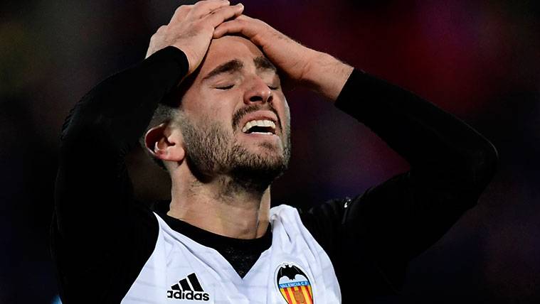 Jose Luis Gayà se lamenta tras una ocasión fallada del Valencia