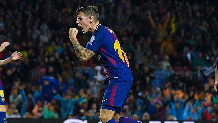 Lucas Digne, celebrating a goal with the FC Barcelona