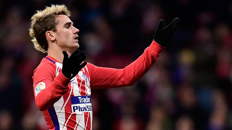 Antoine Griezmann, regretting after a wrong occasion with the Athletic