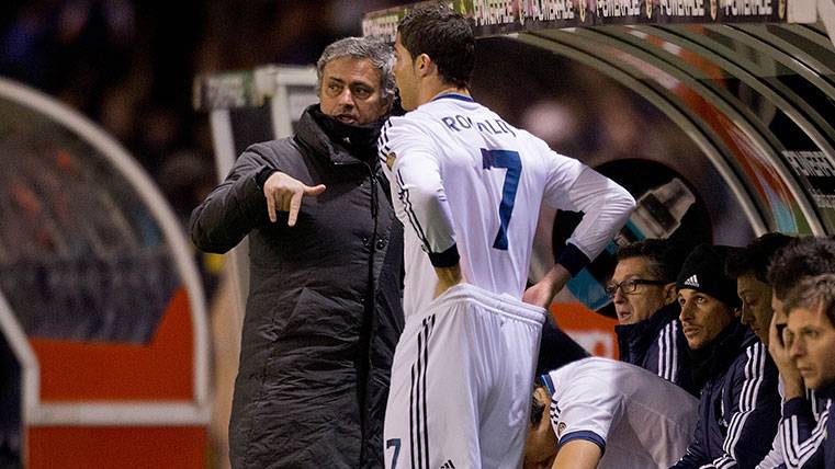 José Mourinho y Cristiano Ronaldo en un partido del Real Madrid