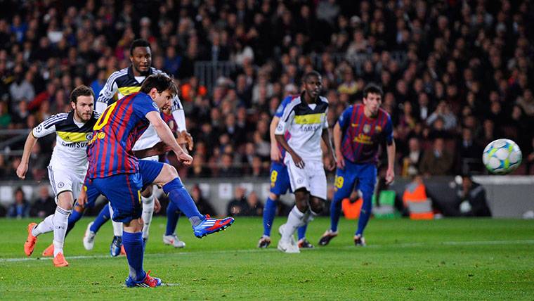 Leo Messi, kicking a penalti against Chelsea in the Camp Nou