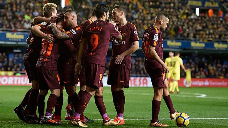 Los jugadores del FC Barcelona celebran uno de los goles al Villarreal