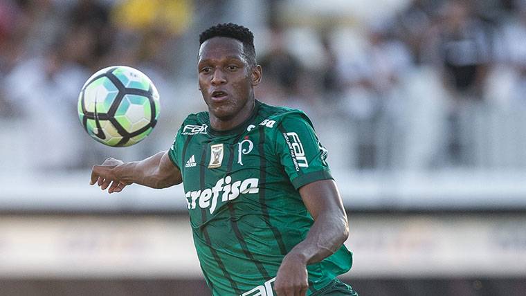 Yerry Mina, durante un partido con el Palmeiras