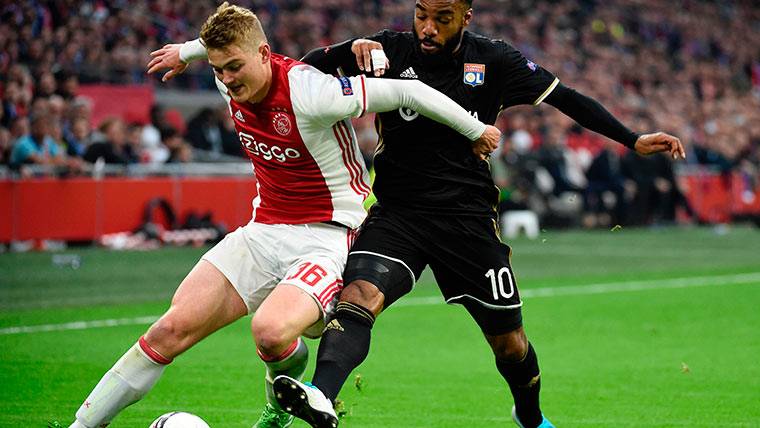 Matthijs Of Ligt, during a party with the Ajax
