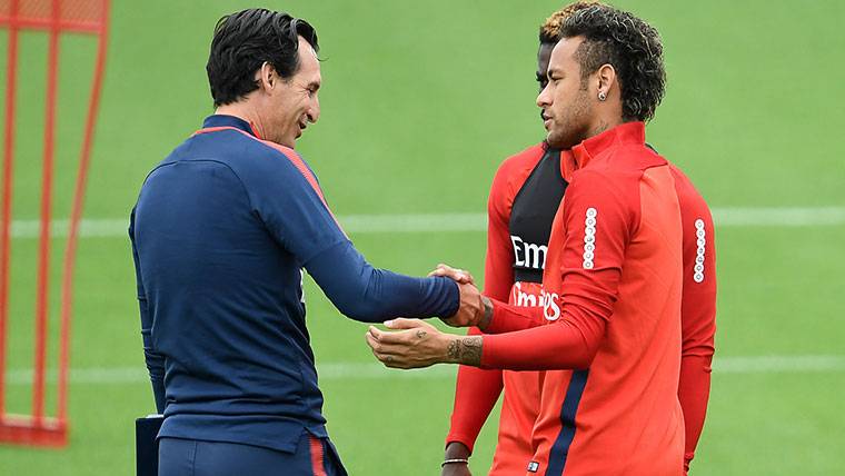 Unai Emery and Neymar Jr, during a train of the PSG