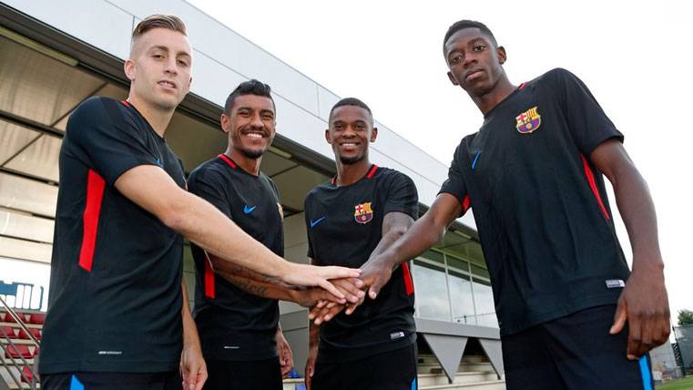 Deulofeu, Paulinho, Semedo and Dembélé shortly after arriving to the FC Barcelona