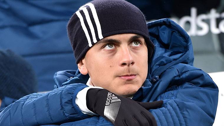 Paulo Dybala, seated in the bench of the Juventus of Turín