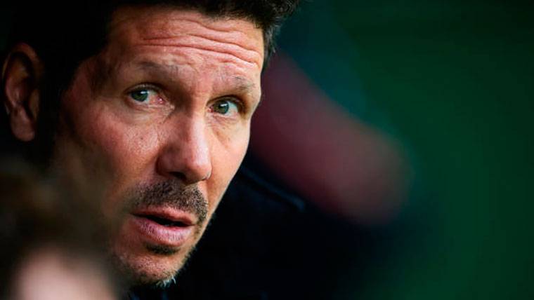 Diego Pablo Simeone, in the bench of the Athletic