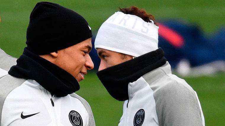 Neymar y Mbappé, durante un entrenamiento del PSG