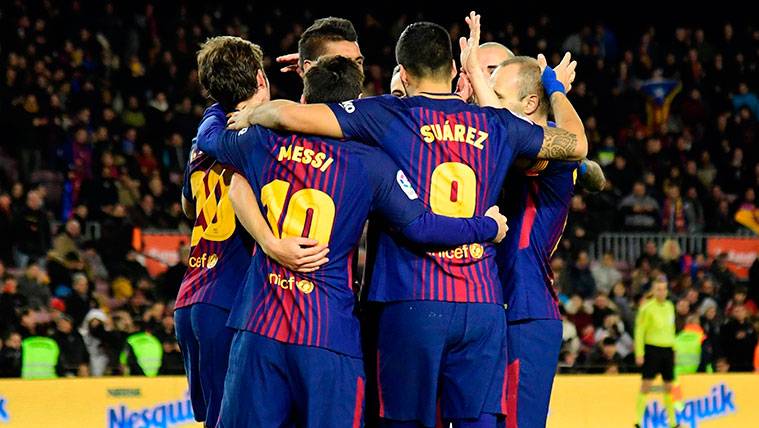 Los jugadores del FC Barcelona celebran uno de los goles contra el Deportivo
