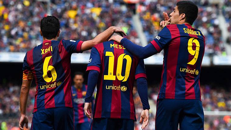 Xavi Hernández, Leo Messi y Luis Suárez celebran un gol del FC Barcelona