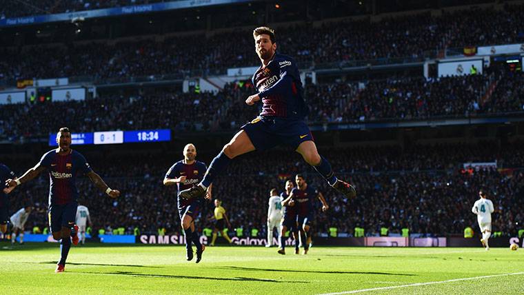 Leo Messi celebrating the goal in front of the Real Madrid