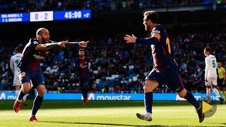Leo Messi celebrates a goal of Aleix Vidal in the Classical