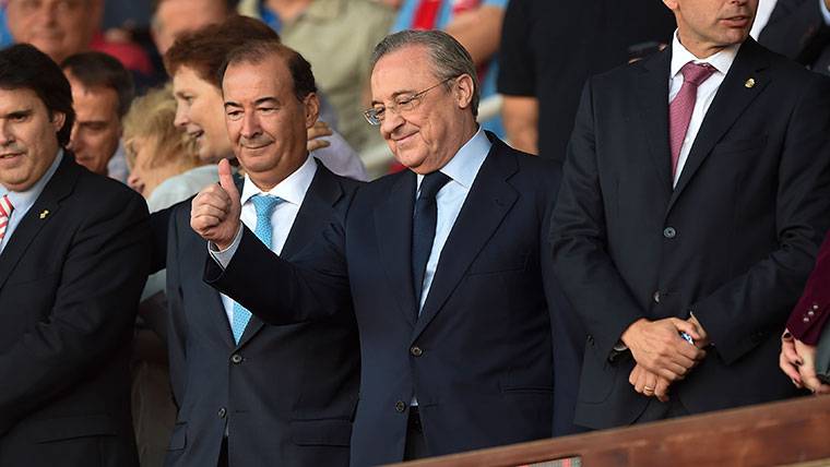 Florentino Pérez, in the loge of the Real Madrid