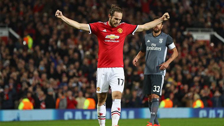 Daley Blind Celebrates a goal with the Manchester United