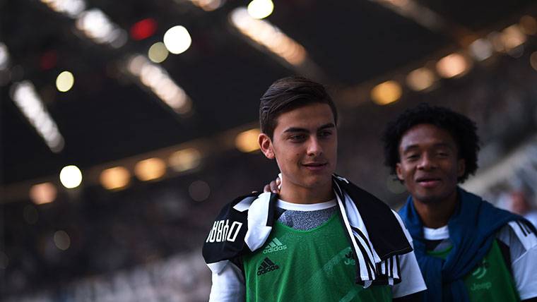 Dybala And Square, during a warming with the Juventus
