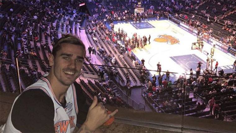 Antoine Griezmann, viendo un partido de los New York Knicks