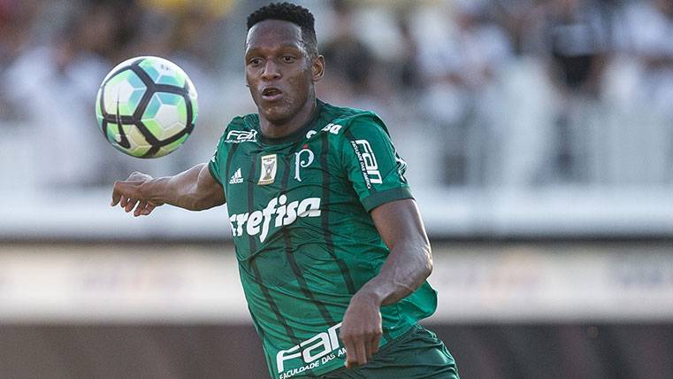Yerry Mina in a party with the Palmeiras