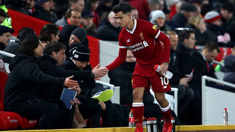Philippe Coutinho is substituted during a party of the Liverpool