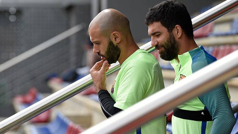 Burn Turan, going out to train with the FC Barcelona