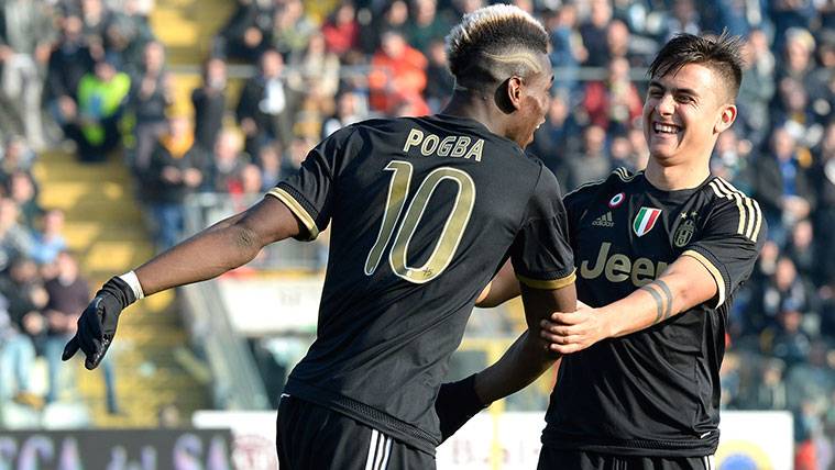 Paul Pogba y Paulo Dybala celebran un gol de la Juventus