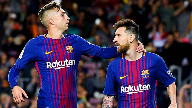 Gerard Deulofeu, celebrating a goal of the FC Barcelona with Messi