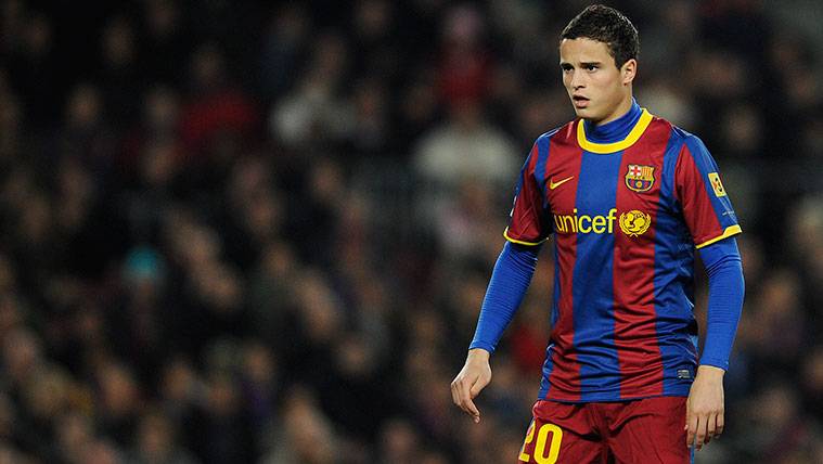 Ibrahim Afellay en un partido con el FC Barcelona