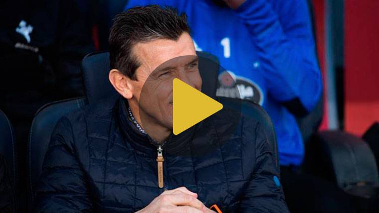 Juan Carlos Unzué, en el banquillo del Celta