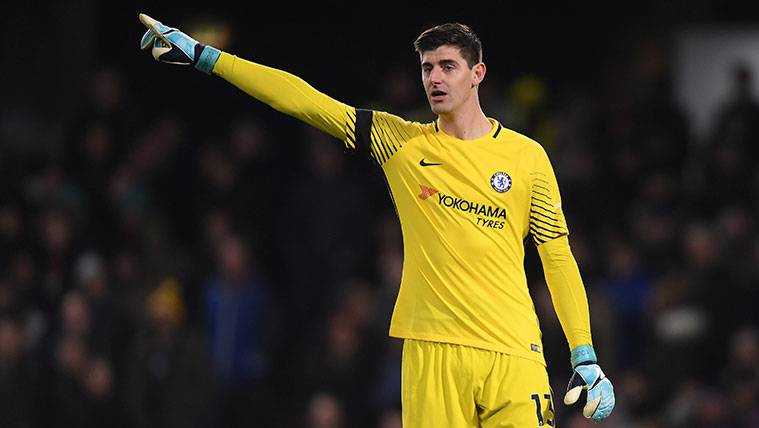 Thibaut Courtois in a party with Chelsea