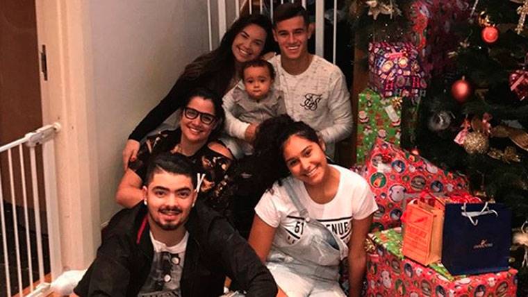 Philippe Coutinho, con su familia en una foto de Instagram